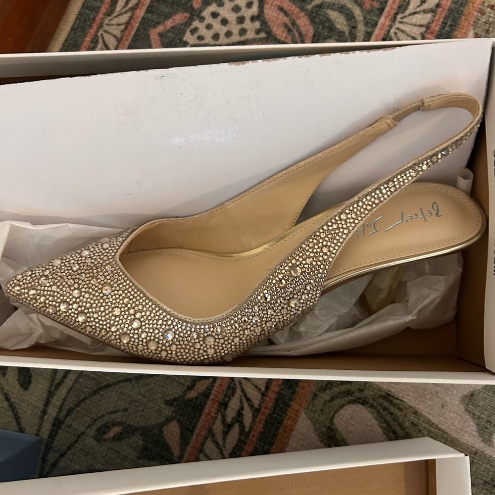 Betsy Johnson Gold Clark heels